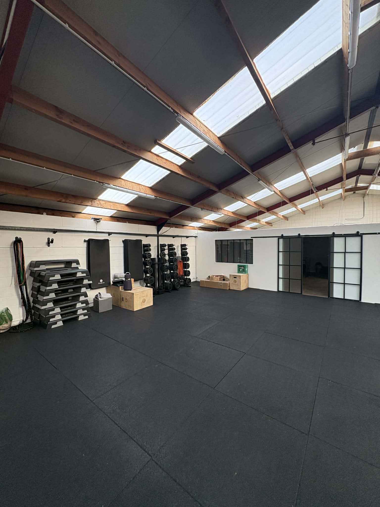 La salle du Garage.Fit — espace poids libres